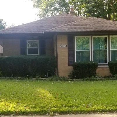 We installed these sets of windows in Cary, IL